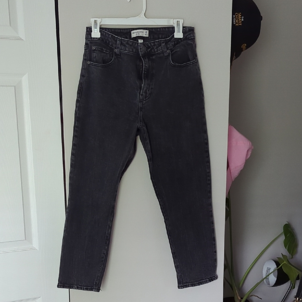 Abercrombie & Fitch Black/Gray curve Love Mom High-Rise Jeans